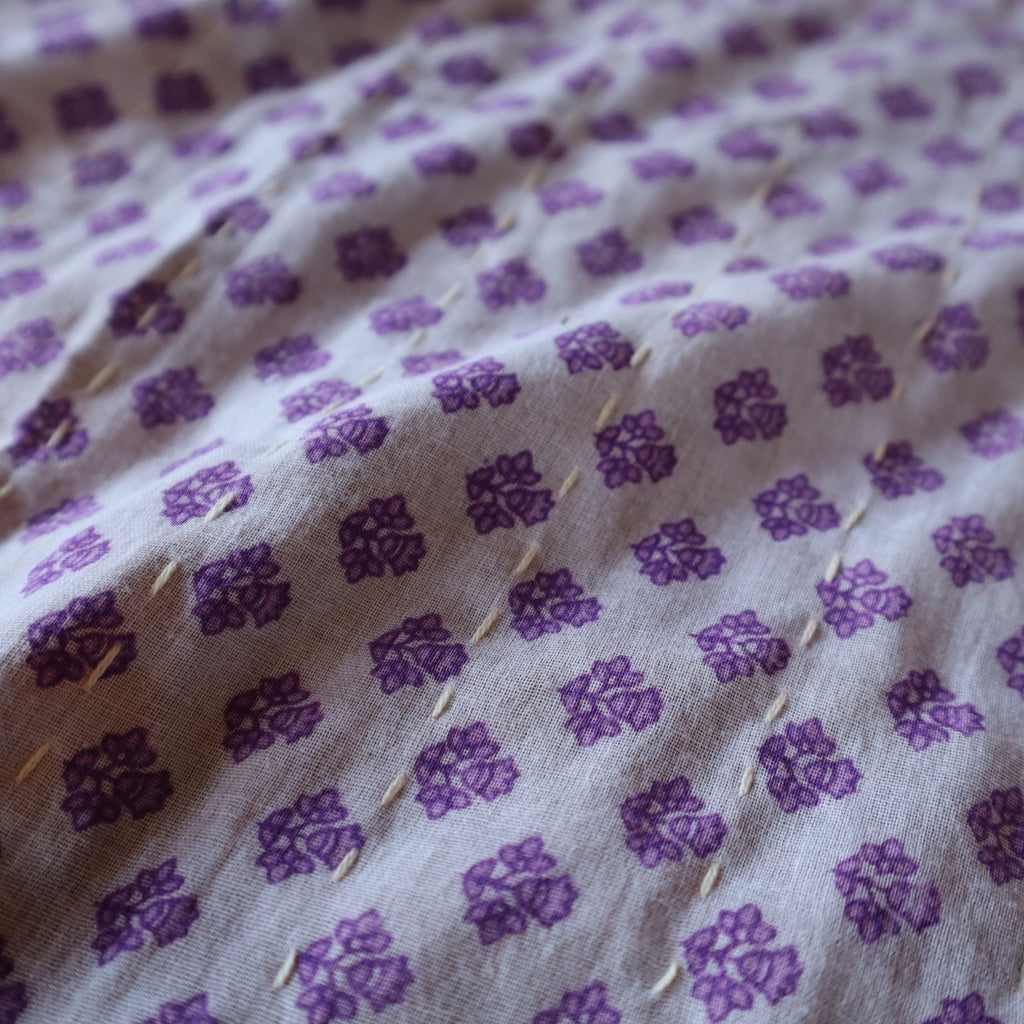 【リサイクルサリー】暮らしの布【紫×小花×ブロックプリント】1900×1900 - シサム工房